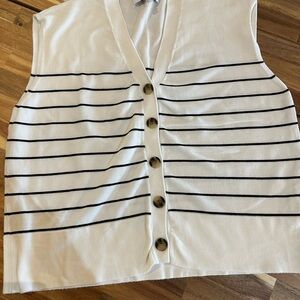 John + Jenn Cream Sleeveless Boxy Button Down Top